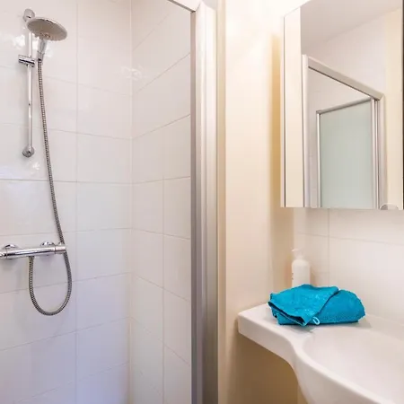 Apartment Amena 0101 - 2 Bedrooms 6p - Sunny Located And 5 Steps From The Sea - With Garage